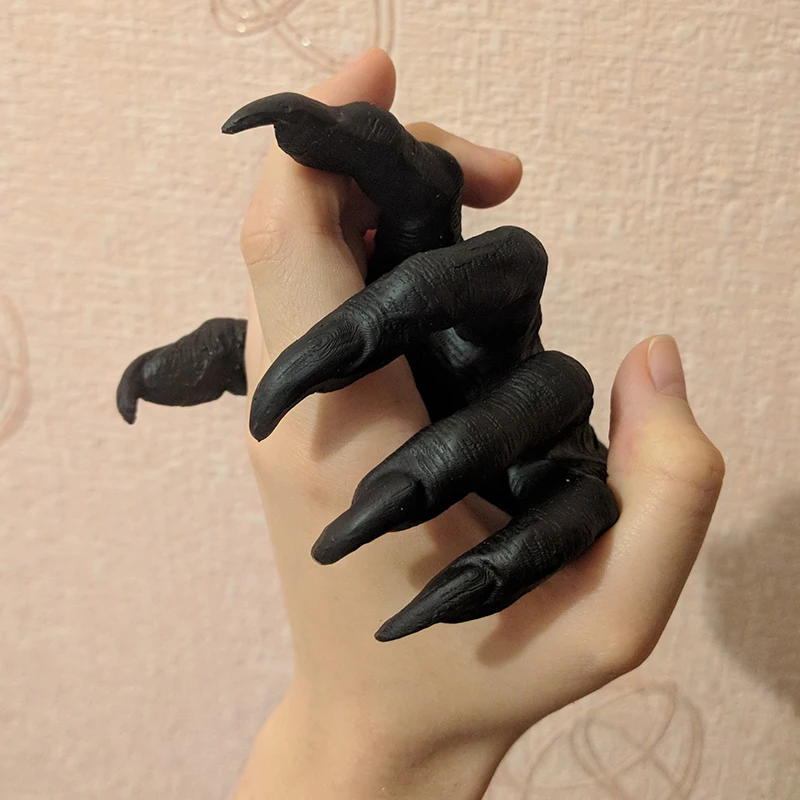 Halloween Gothic Witch Hand Statue – Creative Resin Wall Art Sculpture & Decorative Hanger for Home & Party Décor