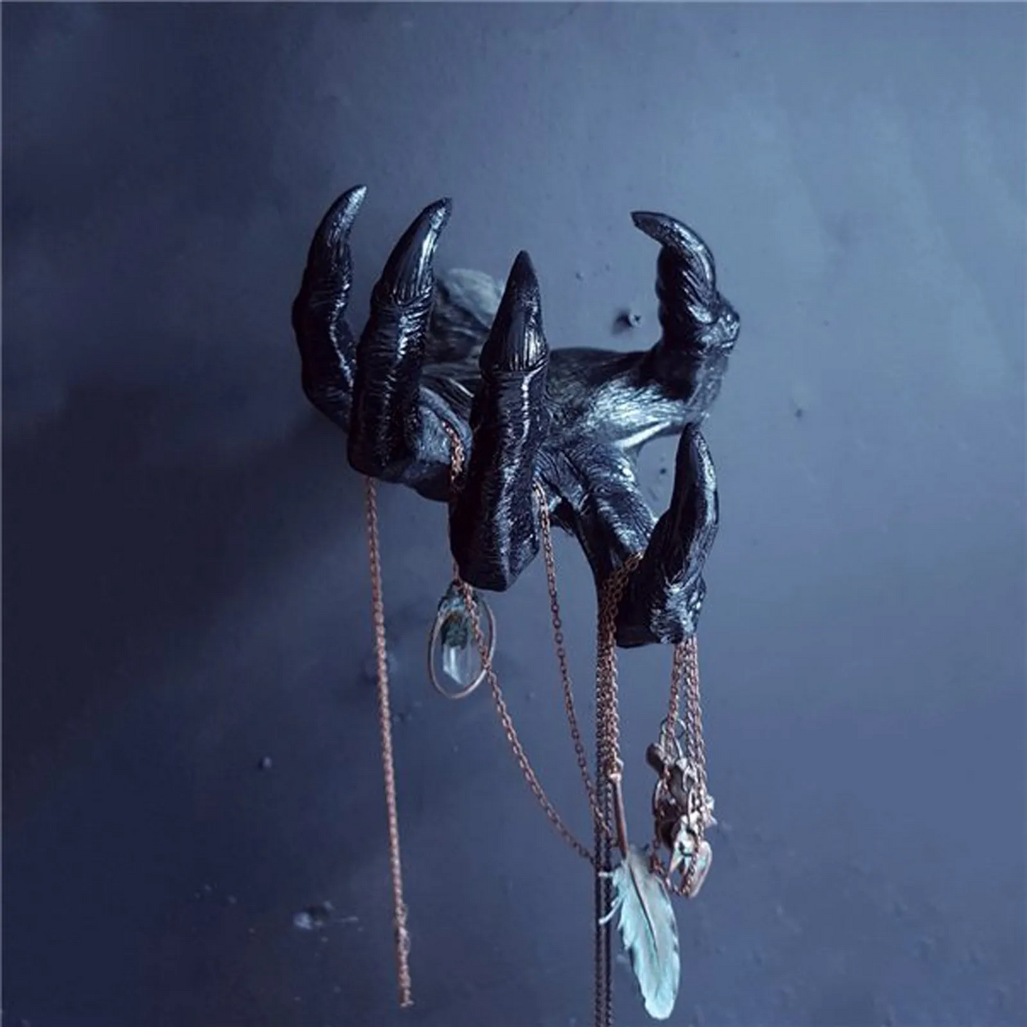 Halloween Gothic Witch Hand Statue – Creative Resin Wall Art Sculpture & Decorative Hanger for Home & Party Décor